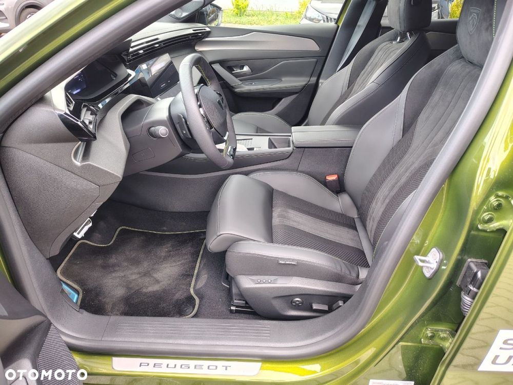 Peugeot 408 - 8