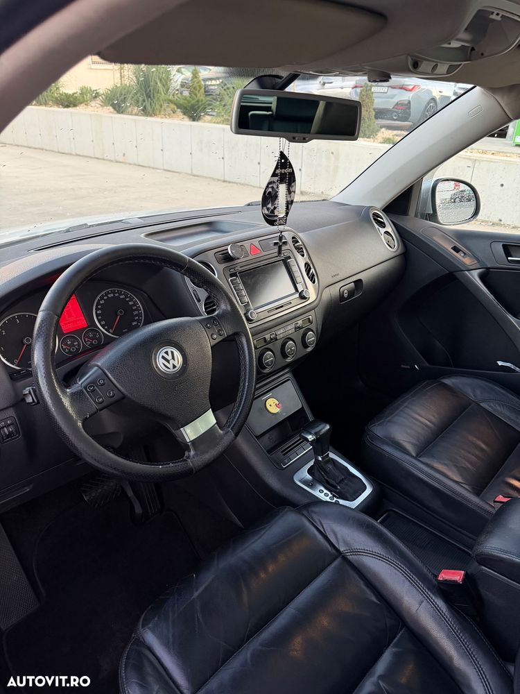 Volkswagen Tiguan - 11