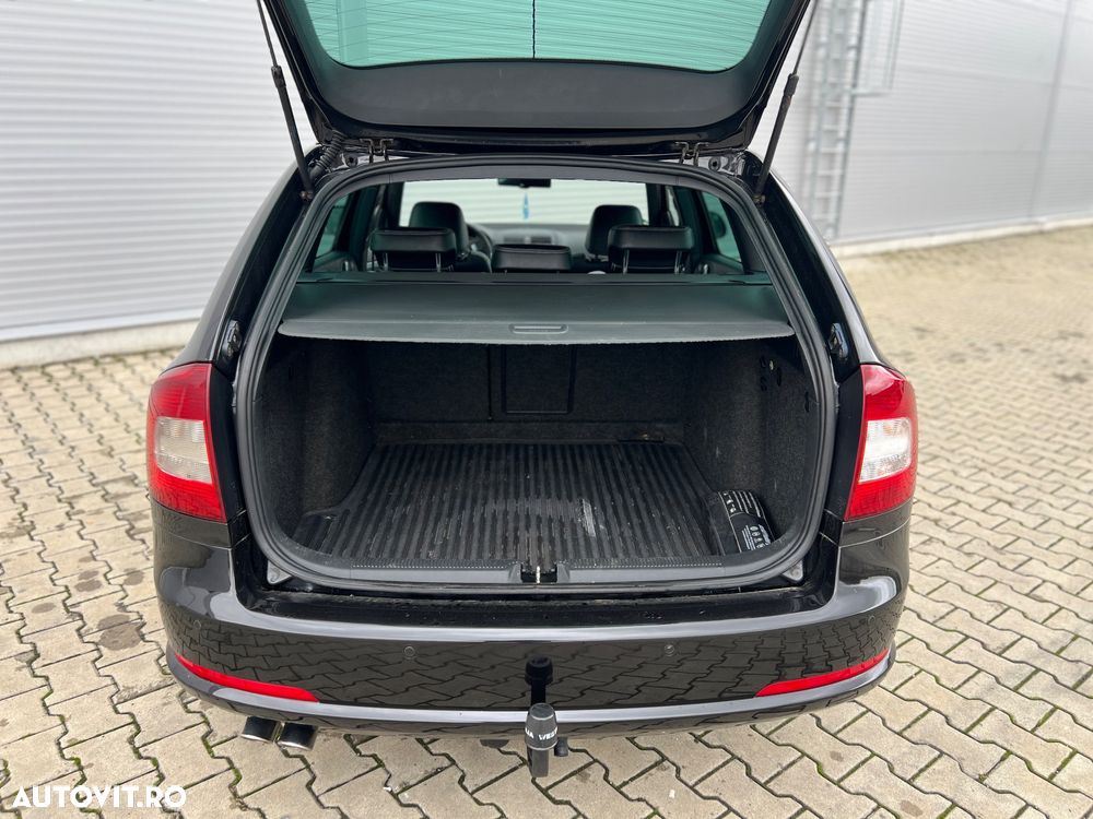 Skoda Octavia Combi 2.0 TDI RS - 12
