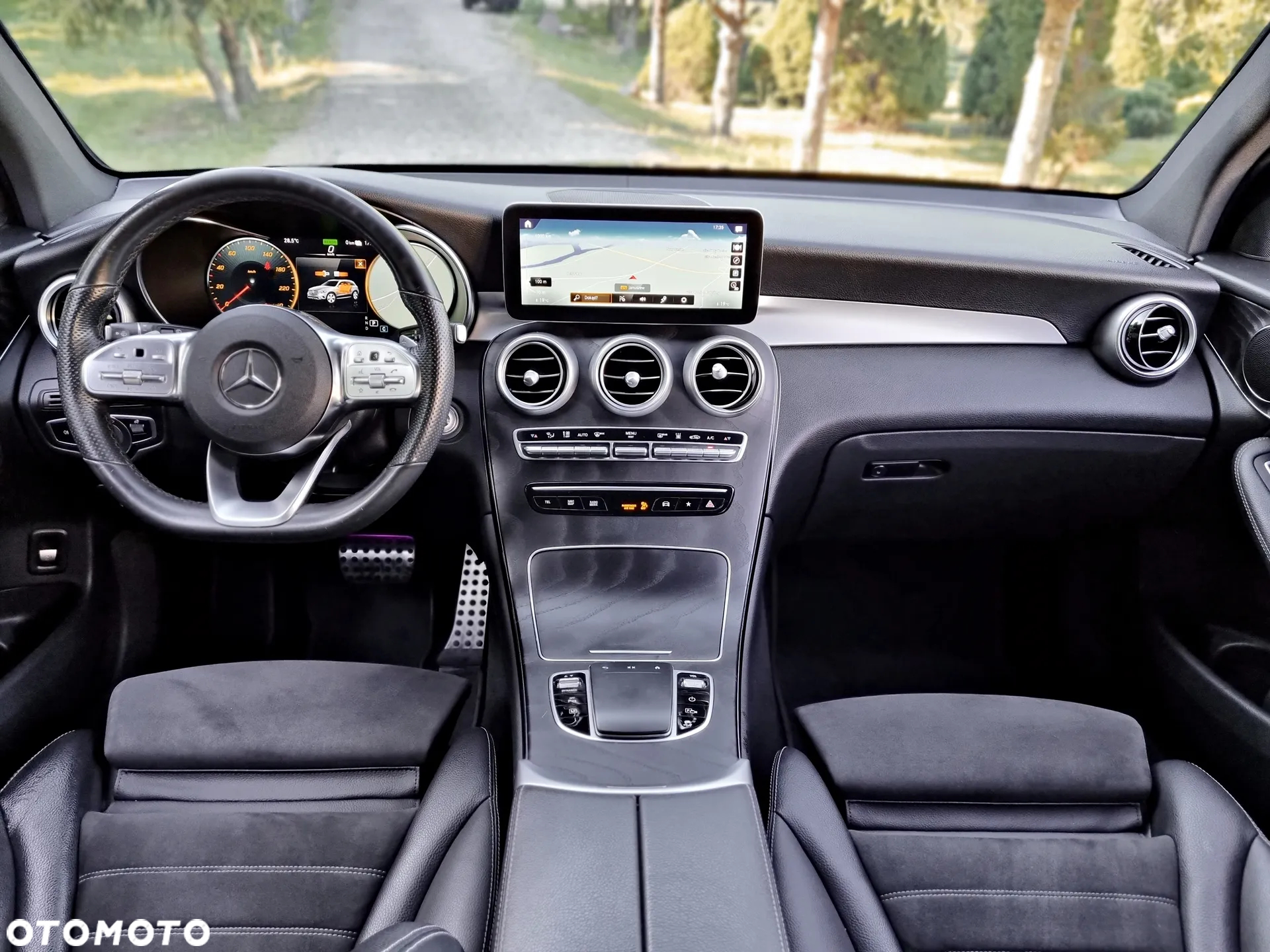 Mercedes-Benz GLC 220 d 4Matic 9G-TRONIC AMG Line Plus - 32