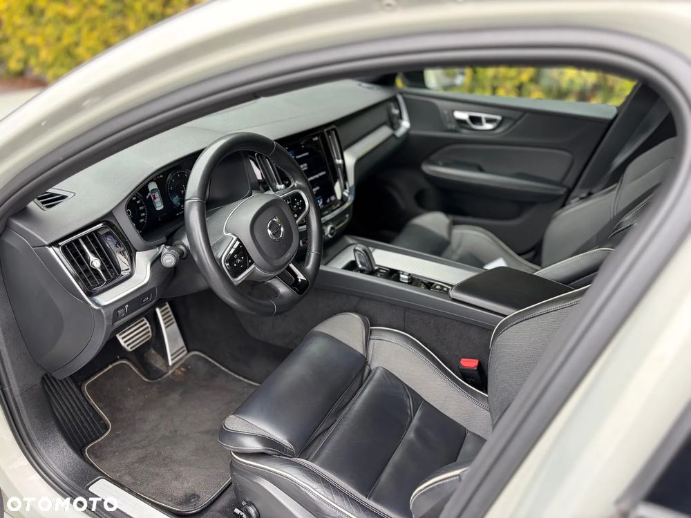 Volvo S60 B4 B R-Design - 4