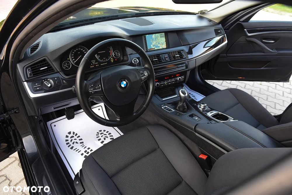 BMW Seria 5 520d - 24