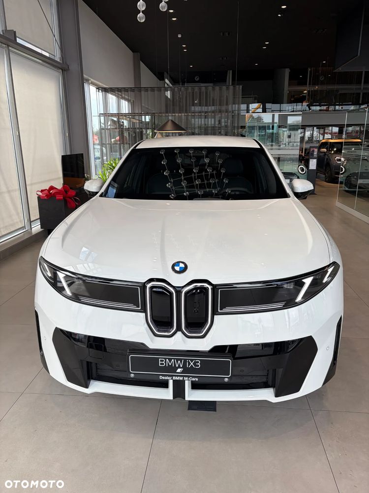 BMW iX3 - 8