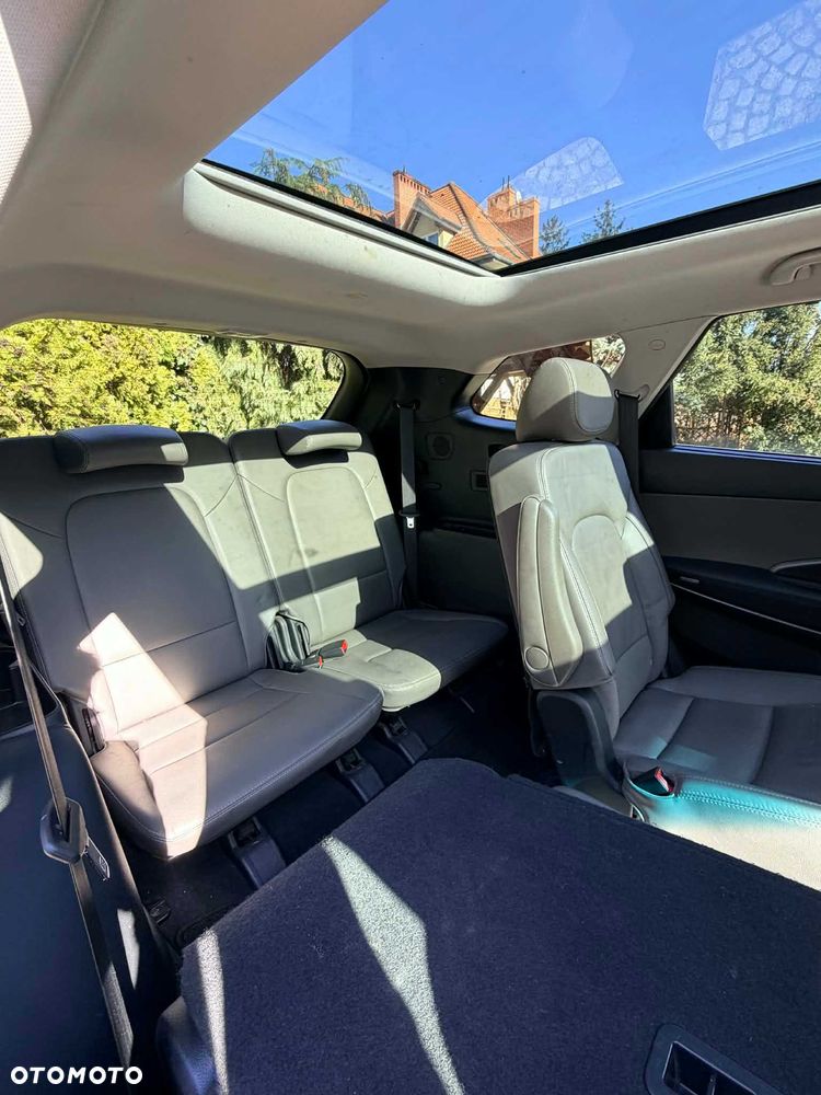 Hyundai Grand Santa Fe - 6