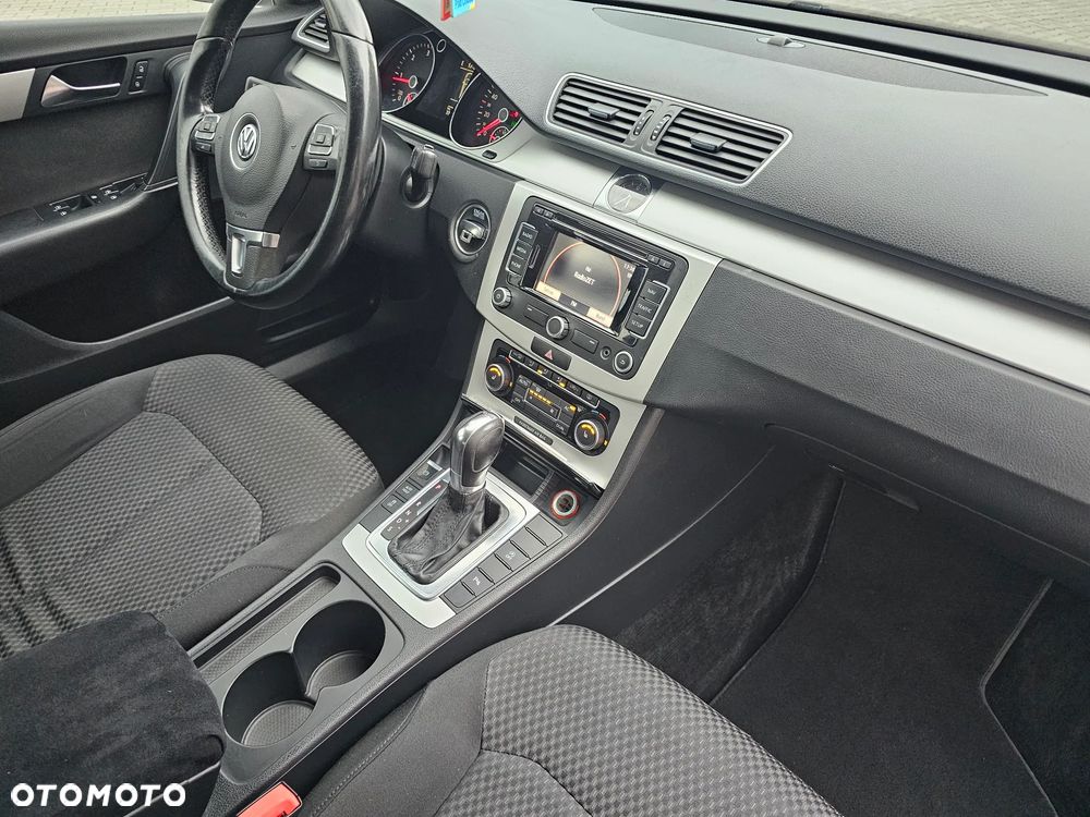 Volkswagen Passat 2.0 TDI Comfortline DSG - 12