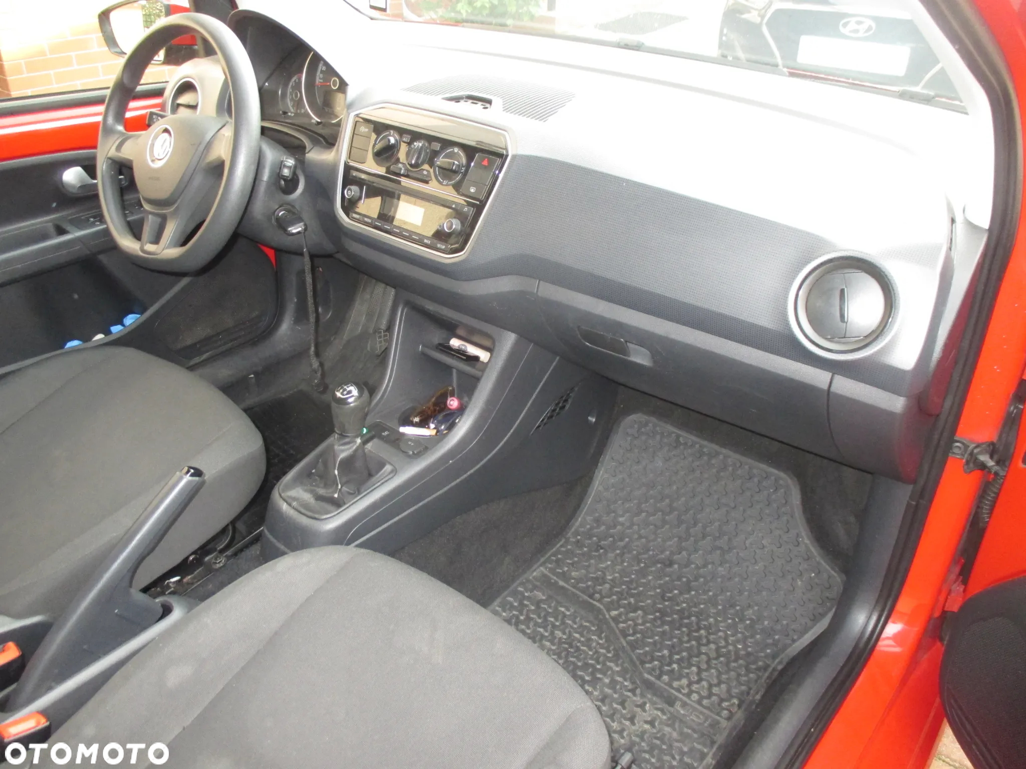 Volkswagen up! 1.0 beats - 7