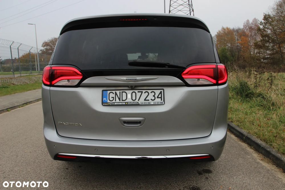 Chrysler Pacifica - 20