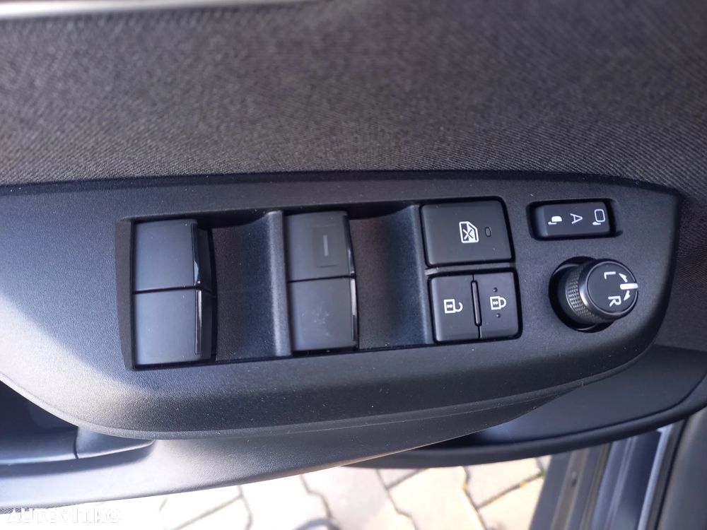 Toyota Yaris Cross 1.5 VVT-i HSD 4x2 Exclusive Elegant - 17