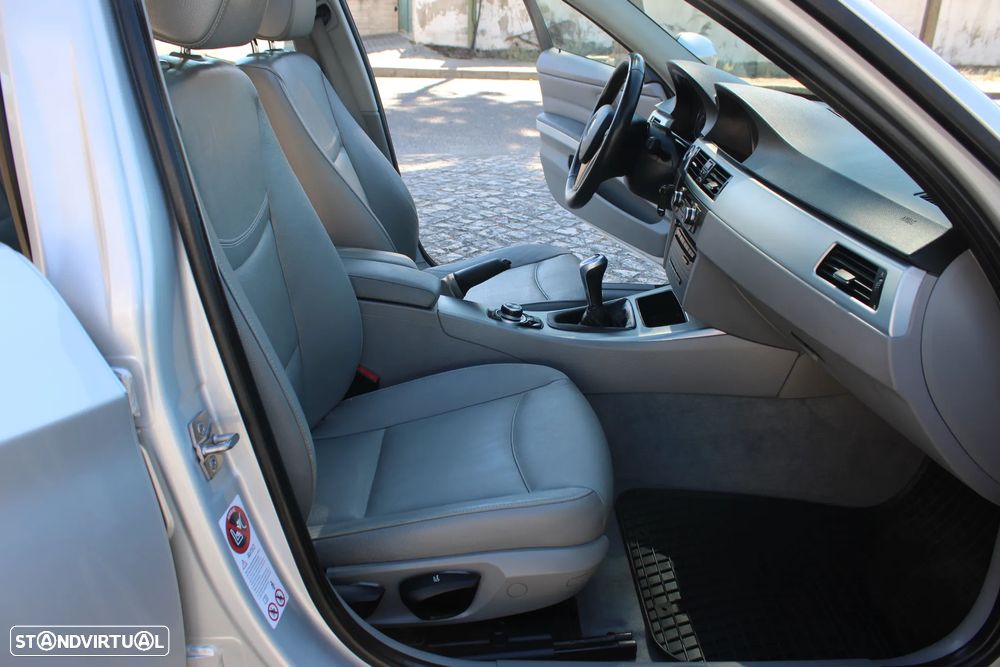 BMW 320 d EfficientDynamics Navigation - 28