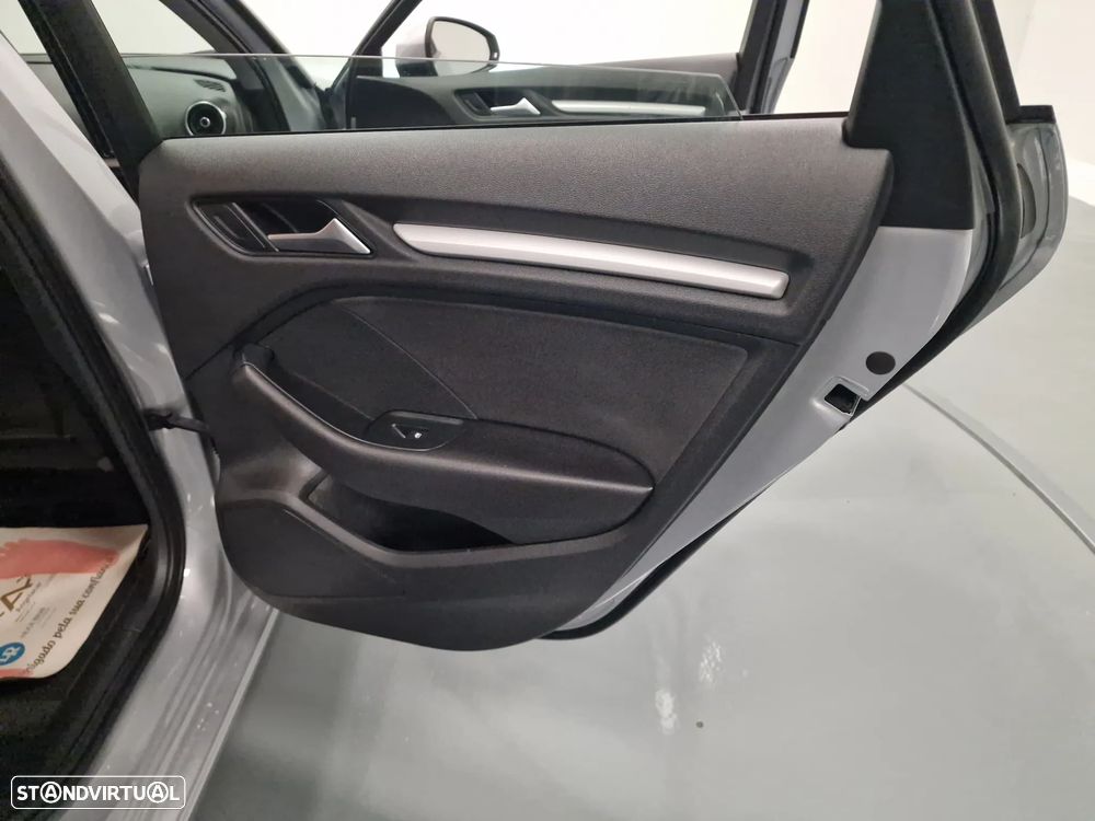 Audi A3 Sportback 1.6 TDI Design - 36