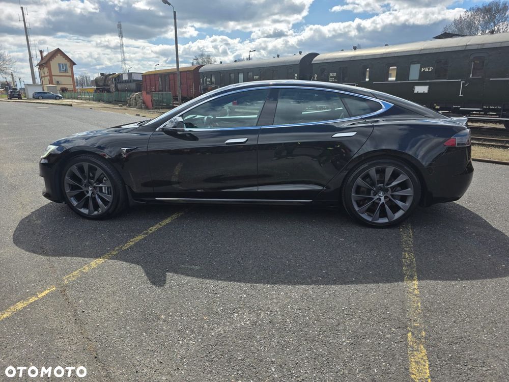 Tesla Model S - 11