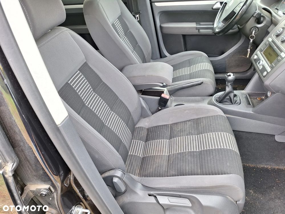 Volkswagen Touran - 26
