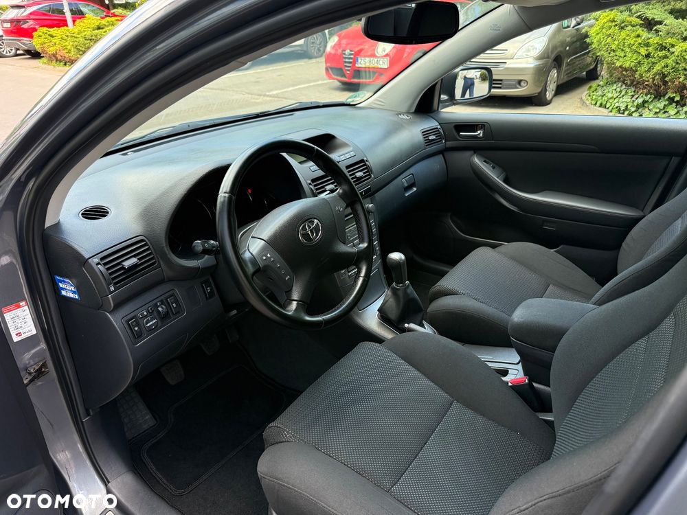 Toyota Avensis 1.8 VVT-i Terra - 17