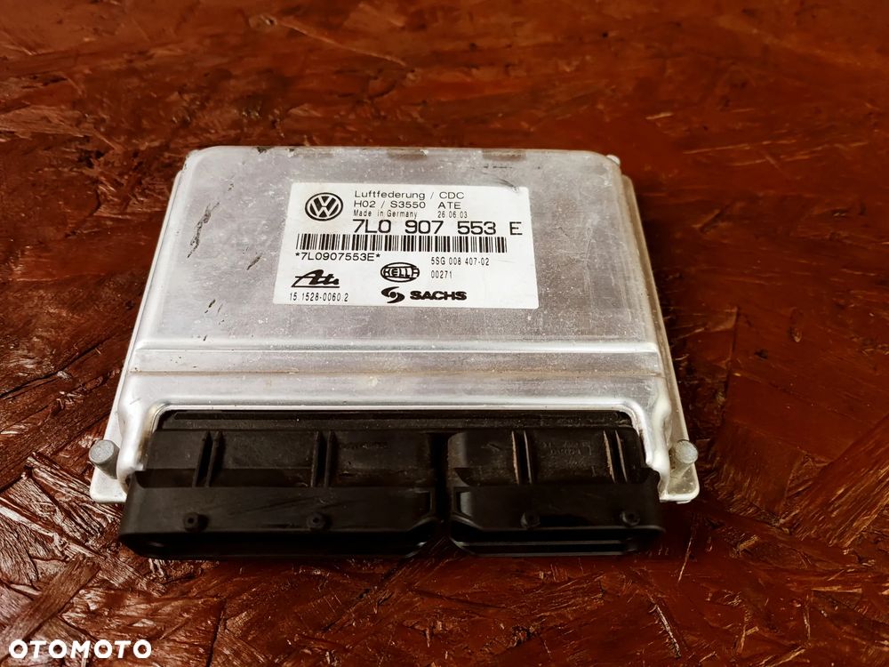 PORSCHE CAYENNE ORYGINALNY STEROWNIK ZAWIESZENIA PNEUMATYCZNEGO O NR. 7L0 907 553 E OEM