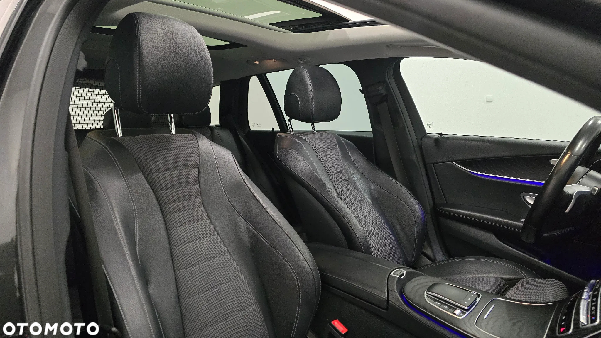 Mercedes-Benz Klasa E 300 de 4Matic T 9G-TRONIC Exclusive - 18