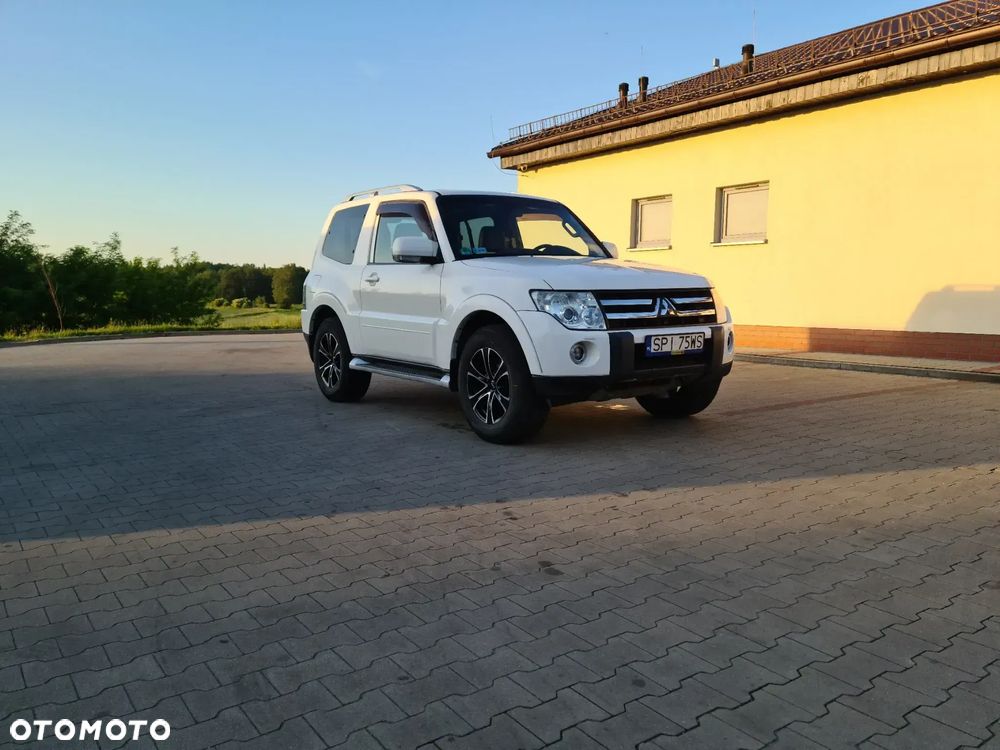Mitsubishi Pajero - 1