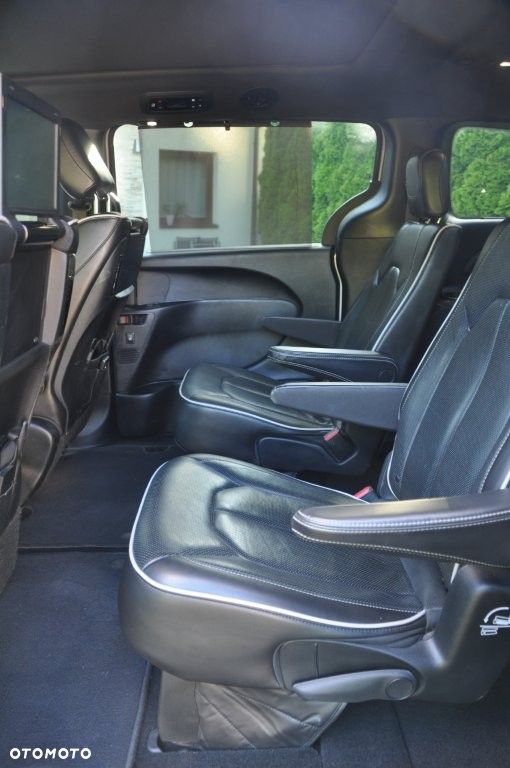 Chrysler Pacifica - 10