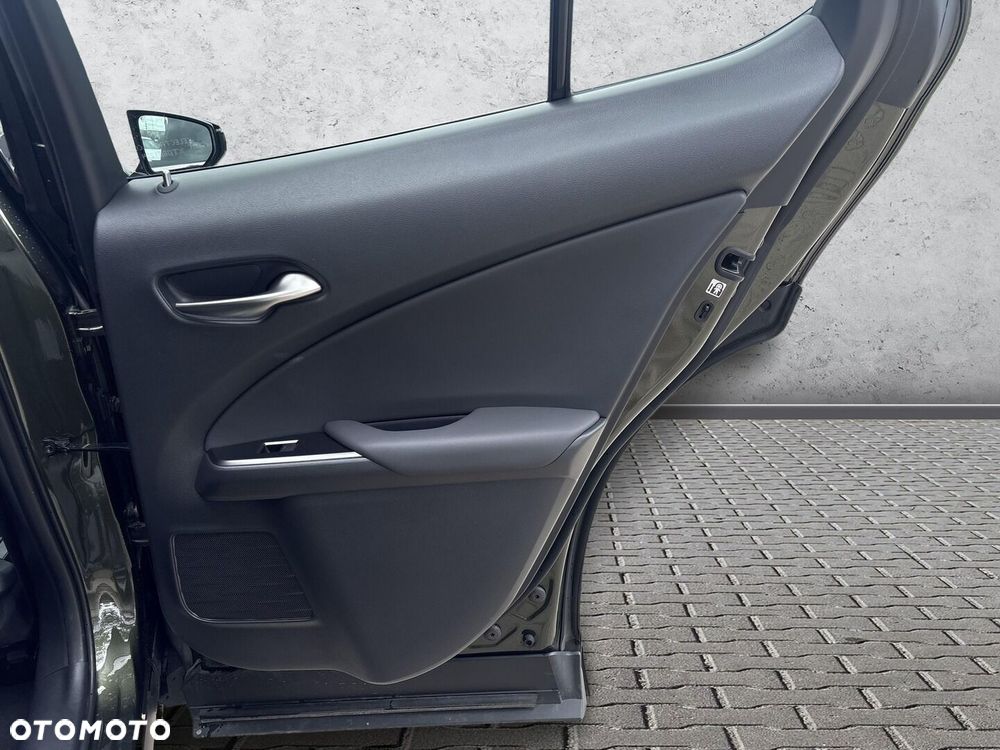 Lexus UX 300h Business - 18
