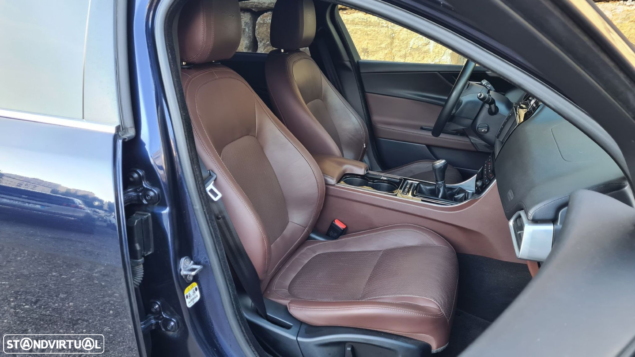 Jaguar XE 2.0 D Prestige - 30
