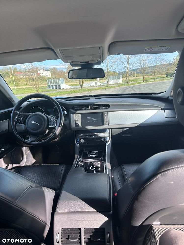 Jaguar XF 2.0 i4D Prestige - 2