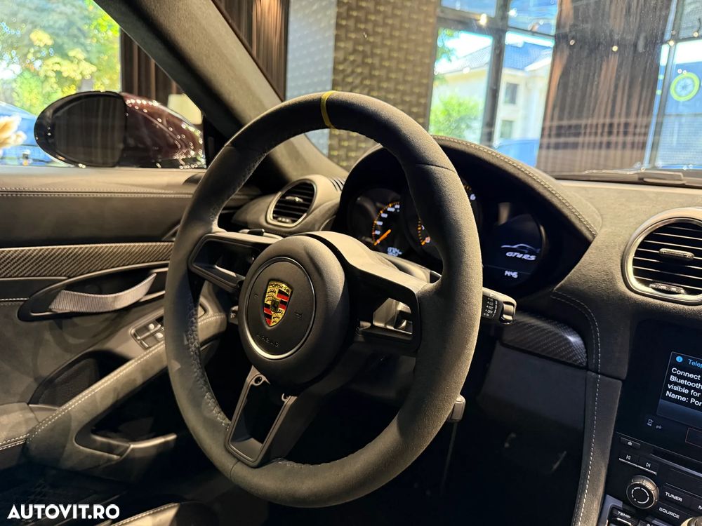 Porsche Cayman 718 GT4 RS - 31