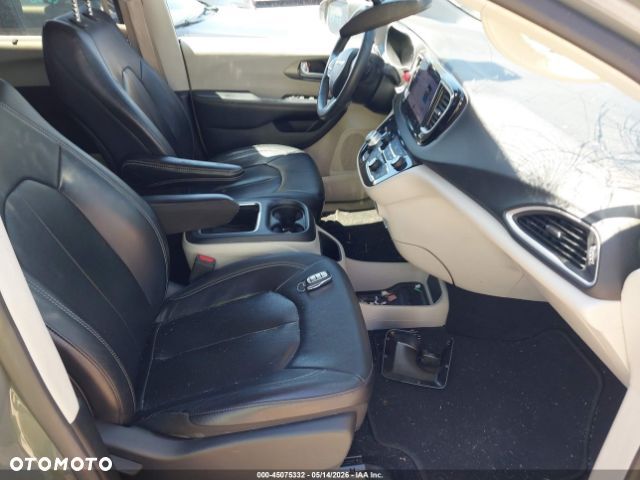 Chrysler Pacifica - 16