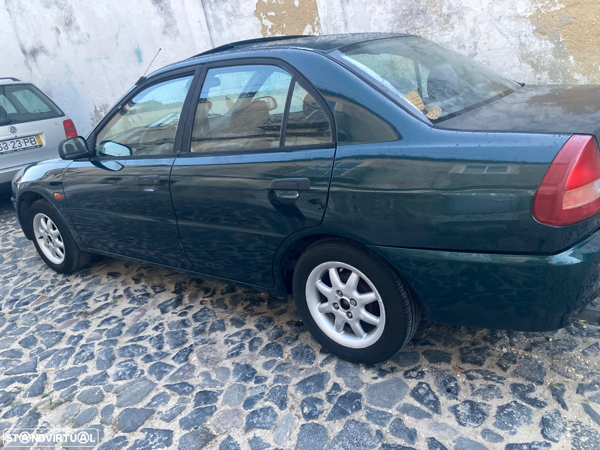 Mitsubishi Lancer 1300 GLX - 2