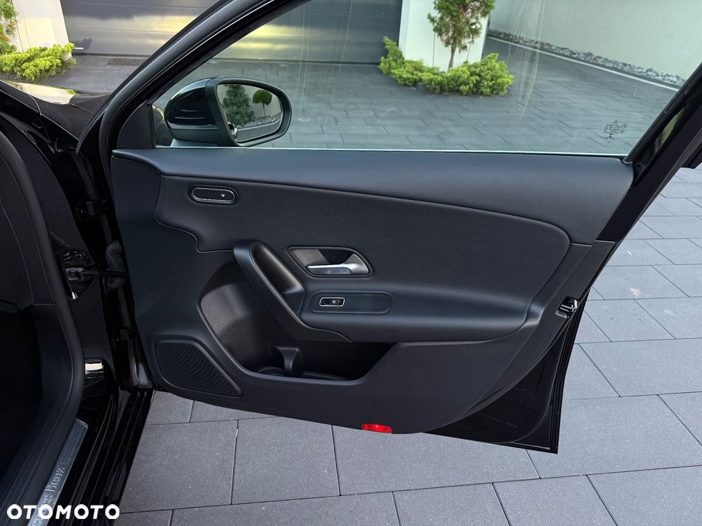 Mercedes-Benz Klasa A 180 d 8G-DCT Progressive - 32
