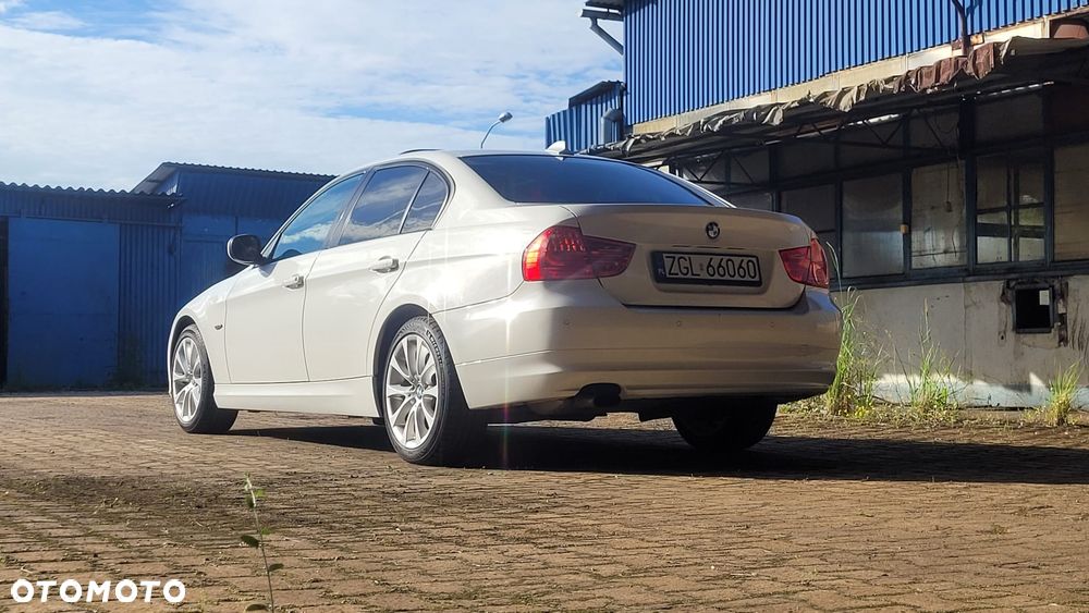 BMW Seria 3 318i - 5