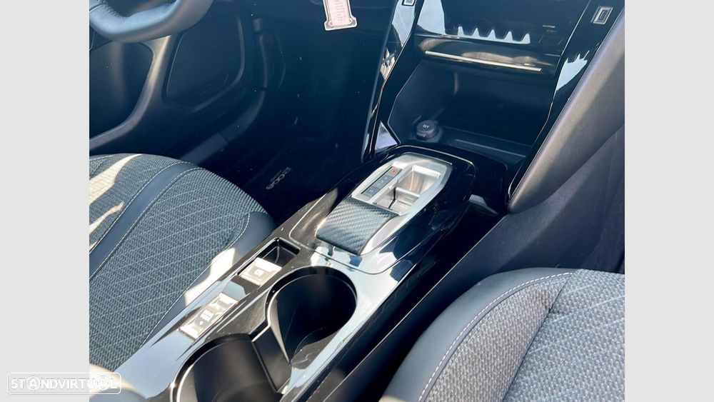Peugeot 2008 1.2 Hybrid Allure e-DCS6 - 21