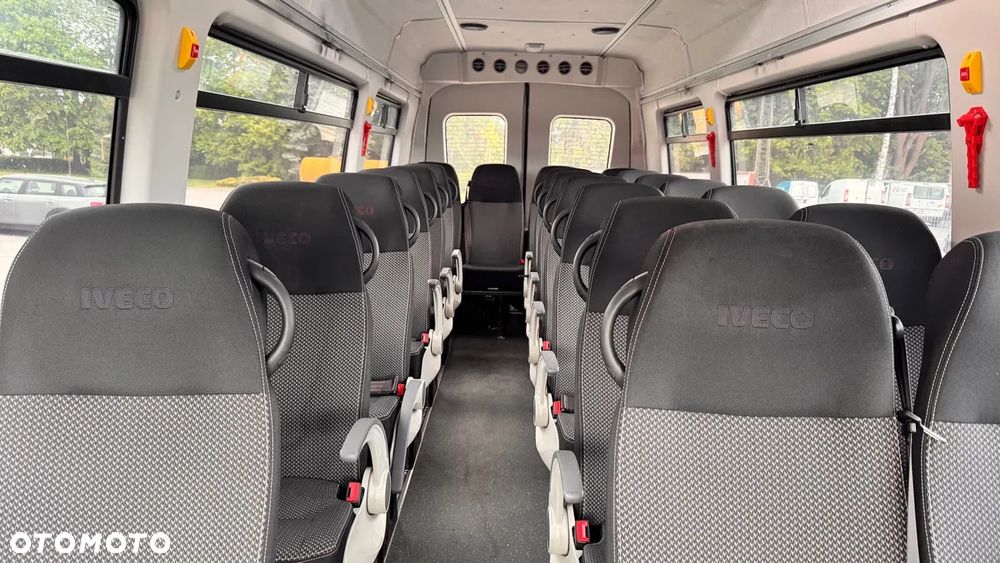 Iveco Daily /23miejsca /mały przebieg /klimatyzacja/ euro6 / Cena:148000 zł netto - 6