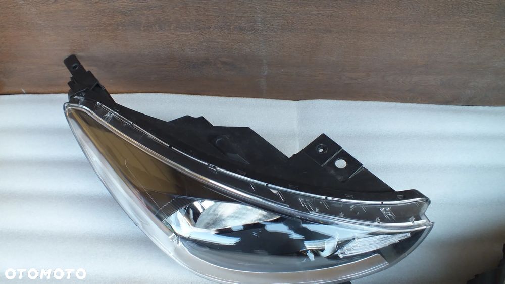 Lampa przednia prawa lewa Kia Rio IV - 3