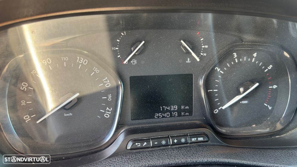 Peugeot Expert 2.0 BlueHDi L2H1 Semi-Vidrado - 12