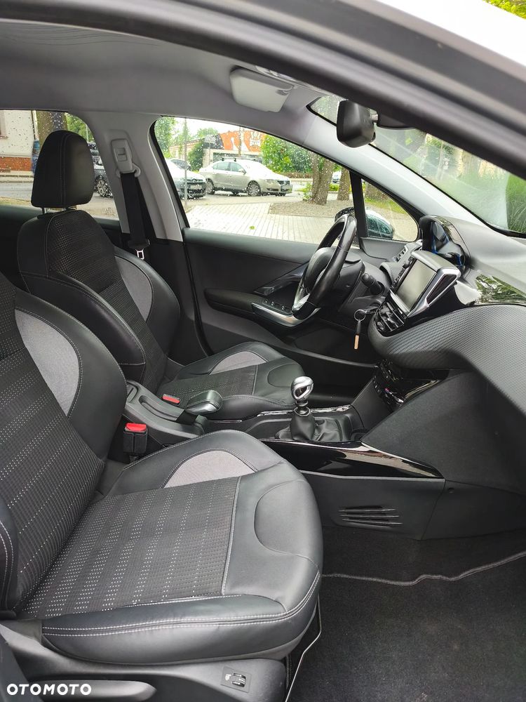 Peugeot 2008 PureTech 130 GPF Stop&Start Allure - 18