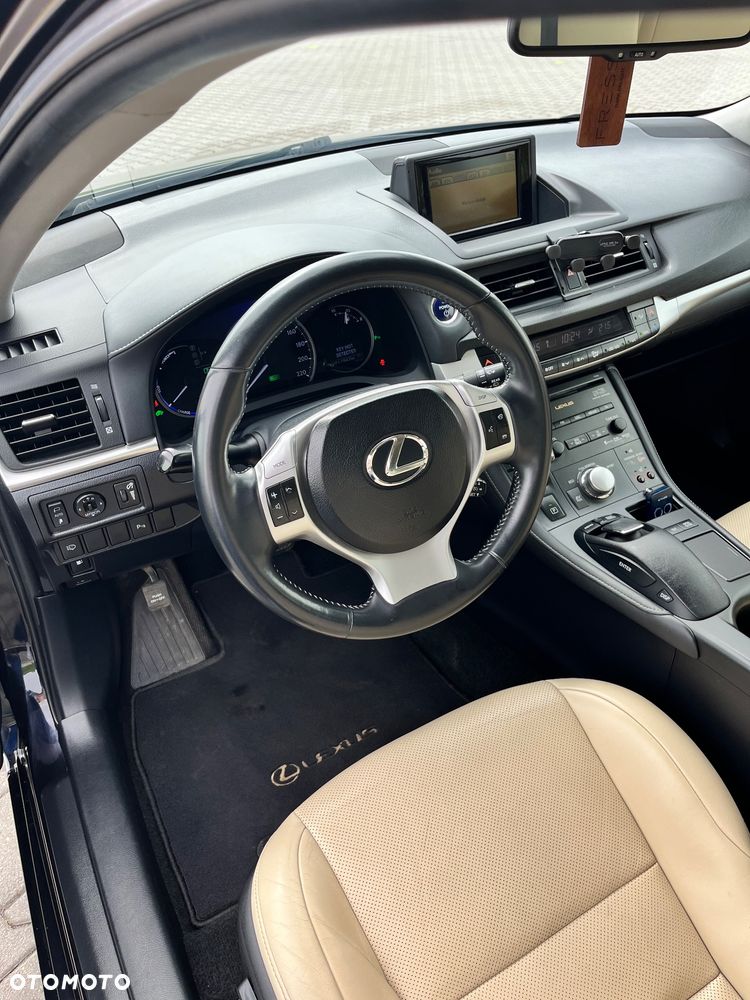 Lexus CT 200h Prestige - 10