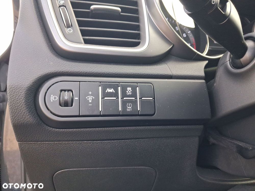 Kia XCeed - 23