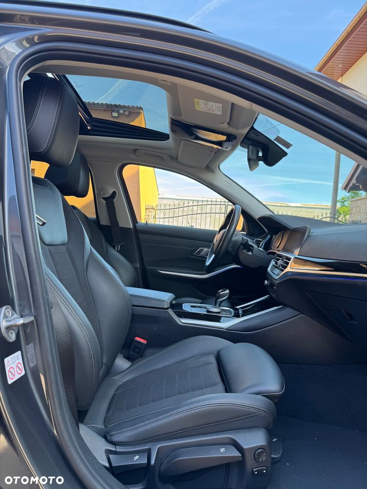 BMW Seria 3 318d mHEV - 23