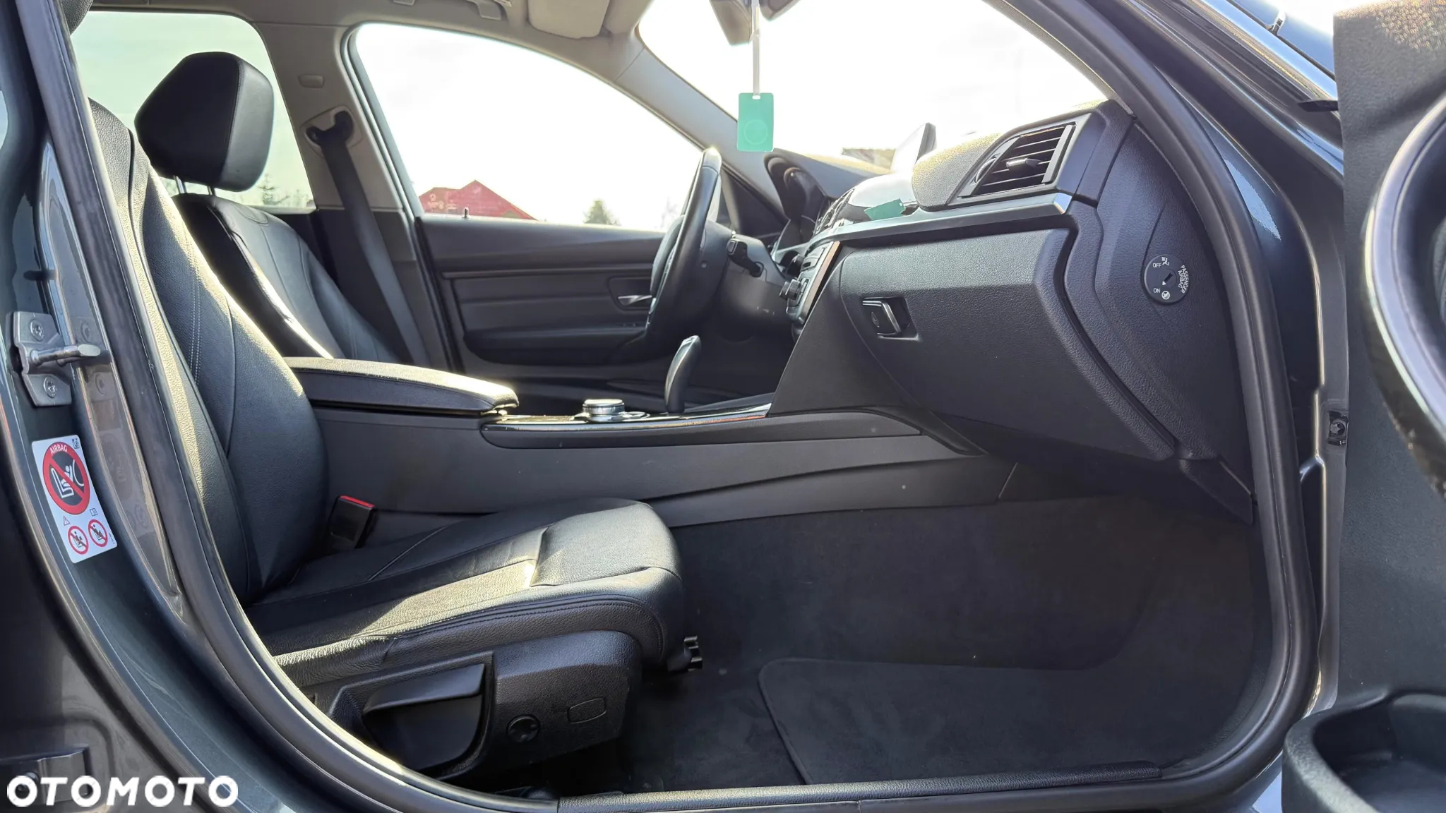 BMW Seria 3 320d Touring xDrive Luxury Line - 26