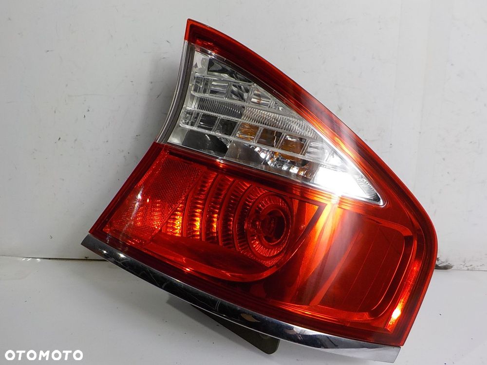 SUBARU LEGACY IV SEDAN LIFT LAMPA PRAWA TYŁ TYLNA - 2