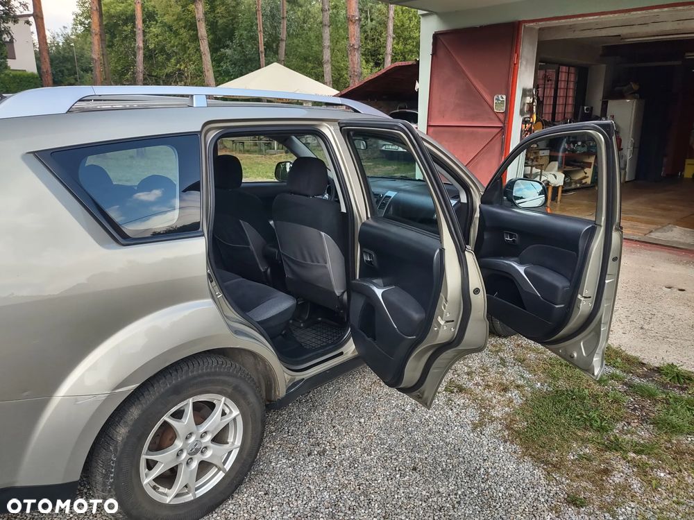 Mitsubishi Outlander 2.0 DID Instyle NAVI - 11