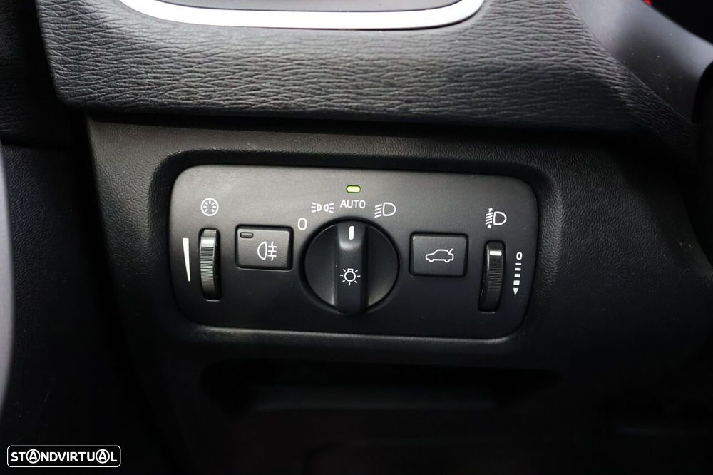 Volvo V40 Cross Country 2.0 D3 Plus - 16