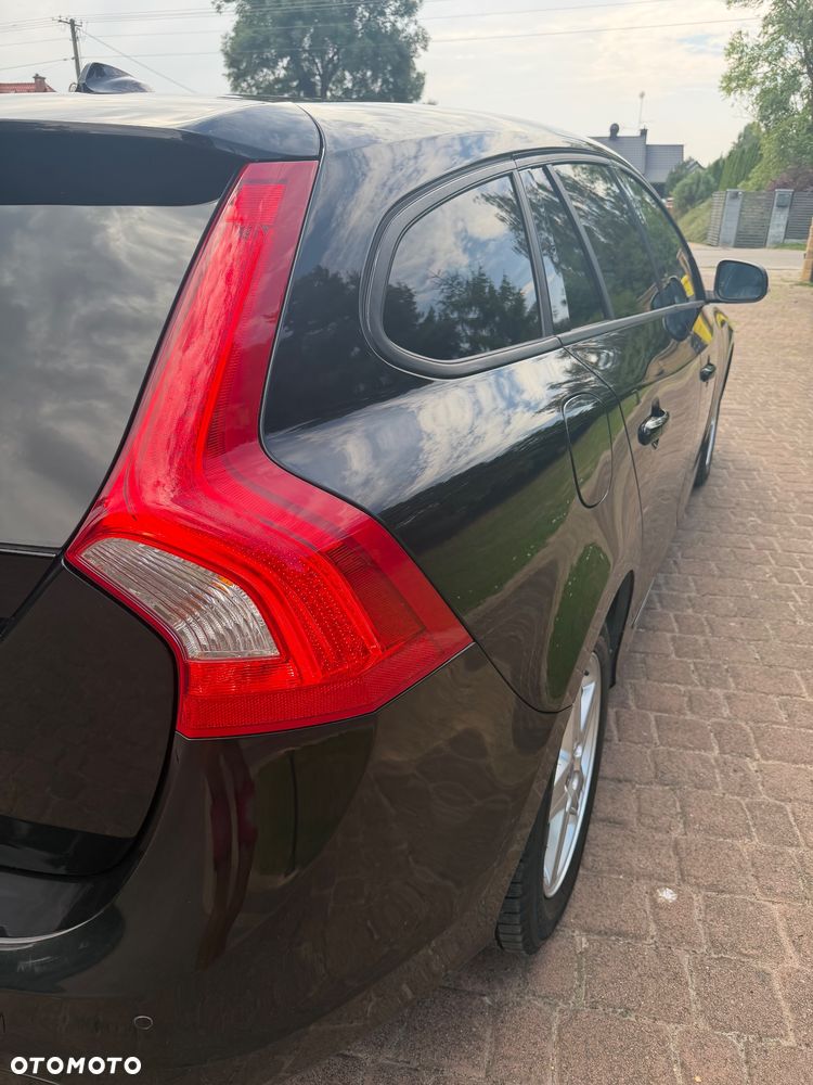 Volvo V60 D2 R-Design Momentum - 11