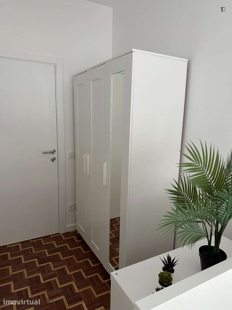 Quarto - localizado em Almada Lisbon - Grande imagem: 5/13