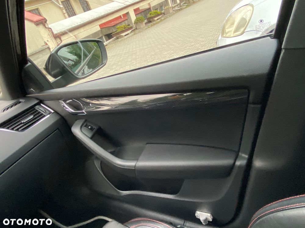 Skoda Octavia 2.0 TSI RS - 23