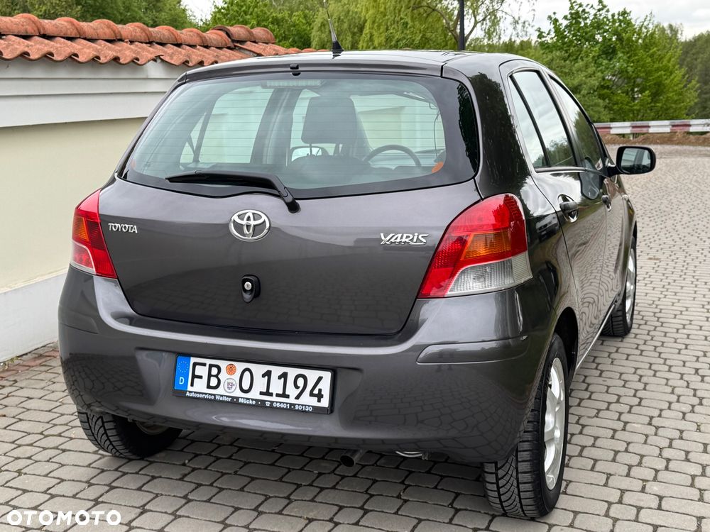 Toyota Yaris - 30