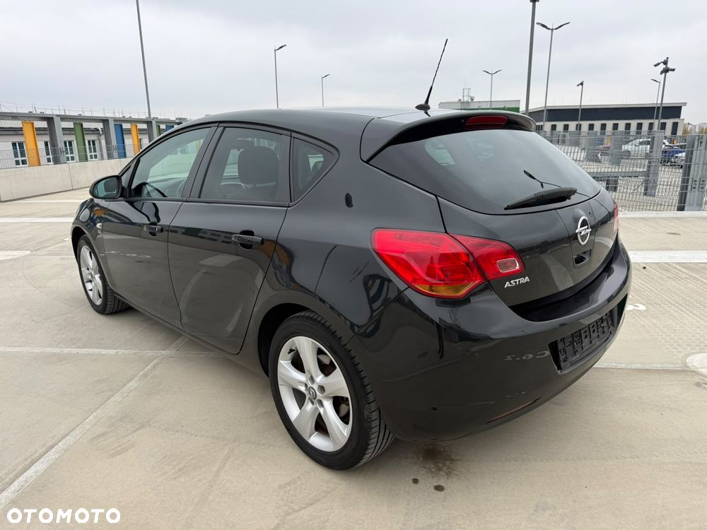 Opel Astra 1.6 Edition 150 - 9