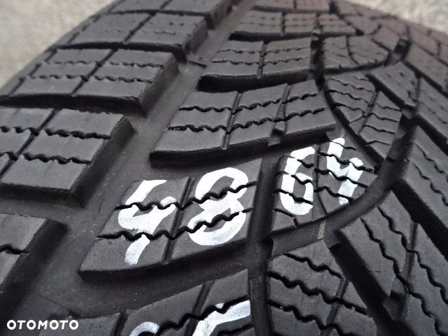 225/45/R18 95H Goodyear Ultra Grip Performance - 10