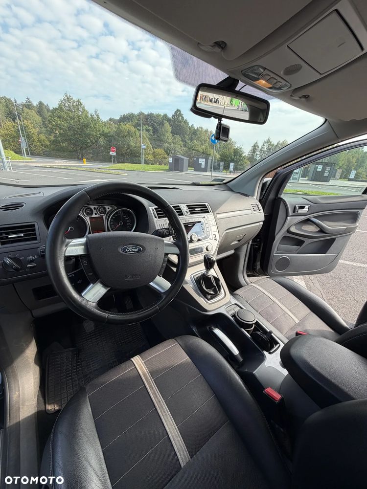 Ford Kuga - 17