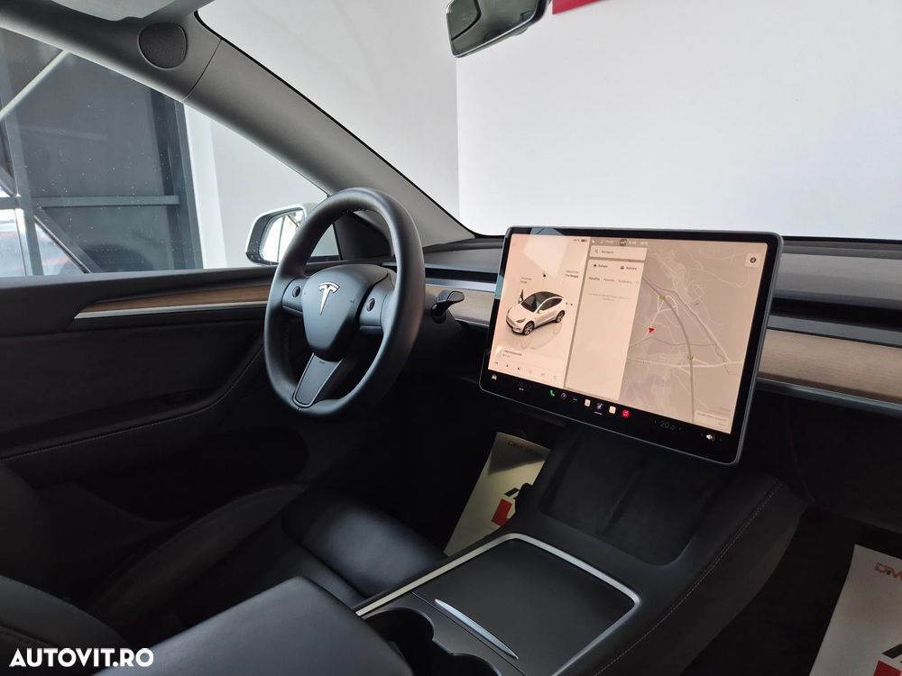 Tesla Model Y Long Range Dual Motor AWD - 6