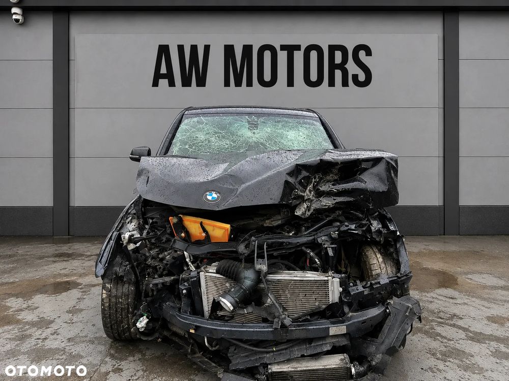 BMW X1 2014 *SAMOCHÓD NA CZĘŚCI* 6392 SCHWARZ II (668) MASKA, LAMPA, DRZWI, LUSTERKO, ZDERZAK, GRILL, BŁOTNIK, KLAPA, BELKA, DESKA, FOTELE, KANAPA, ĆWIARTKA KIEROWNICA, TARCZE, ZACISKI, ZAWIESZENIE, KOMPLETNY PRZÓD, KOMPLETNY TYŁ, LICZNIK, ZEGARY, PRAWE LEWE PRZÓD TYŁ - 3